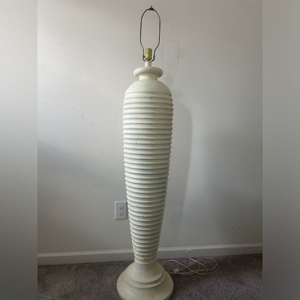 Vintage 80s ribbed plaster Lamp. Timeless elegance. Bulb and shade not included